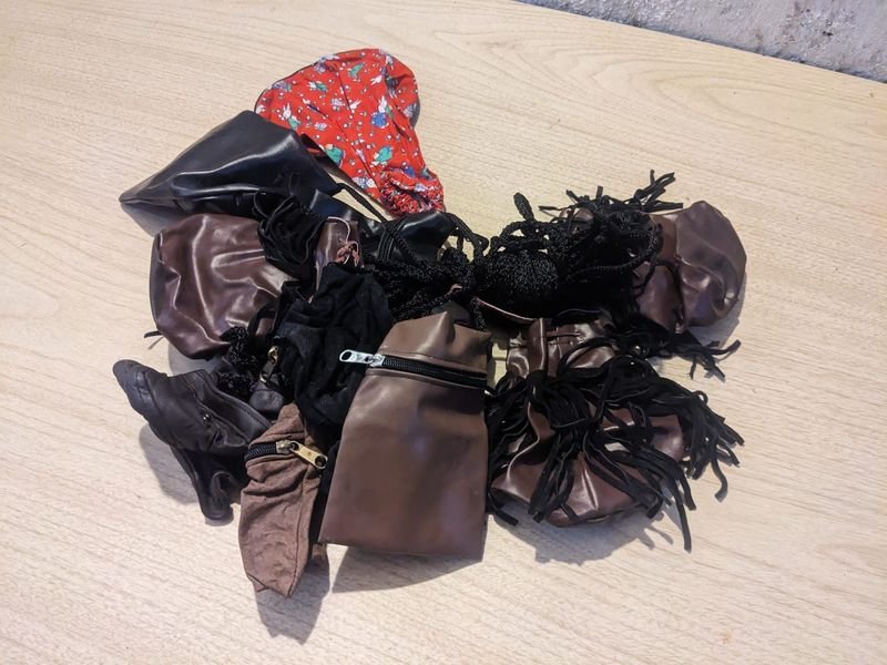 Lote anterior: Bolsitas de Cuero en Diferentes Colores y Materiales