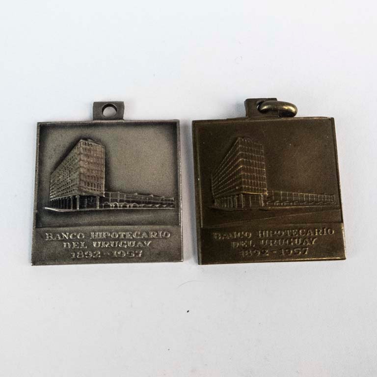 Dos Medallas Uruguay Banco Hipotecario 1957 Plata y Bronce