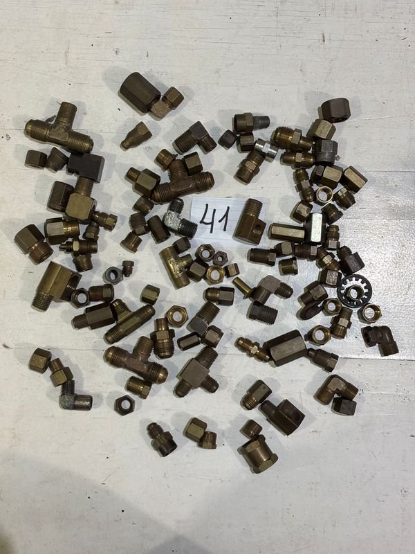 Lote de 100 Piezas de Conexiones y Accesorios de Bronce
