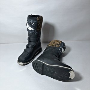 Dos Pares de Botas: Motocross Infantil y Esquí - imagen 2