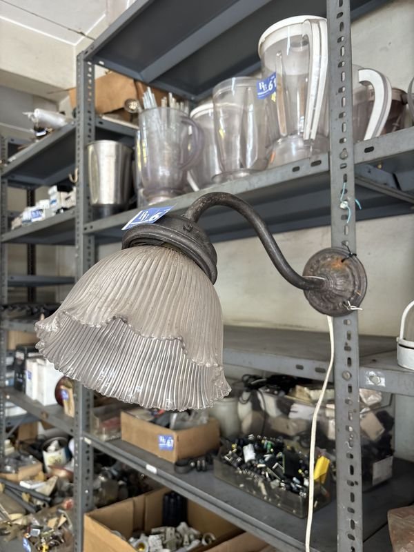 Lote siguiente: Aplique de luz vintage de pared