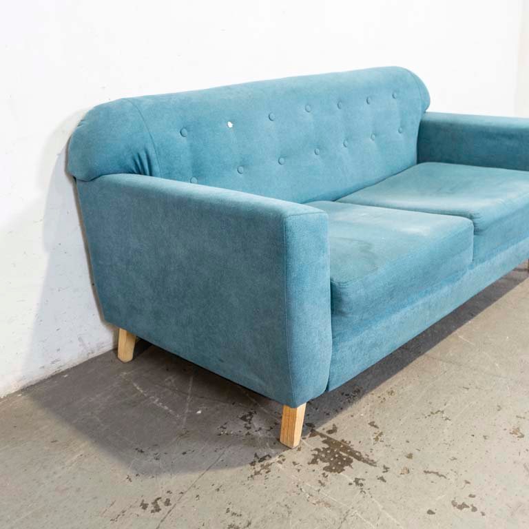 Sofá de dos cuerpos en venta, con patas de madera y tapizado azul - imagen 3