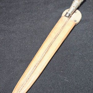 Lote siguiente: Cuchillo Gauchesco Hoja 30cm, Cabo Plata y Oro con Guitarra