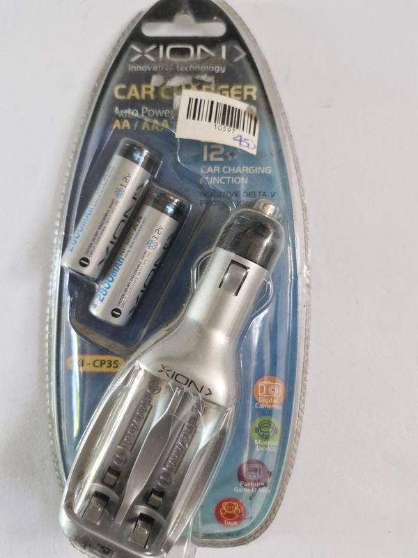 Lote siguiente: Cargador de coche Xion con pilas AA