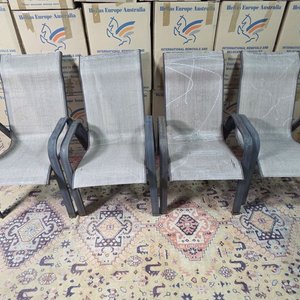 Lote siguiente: Set de 4 Sillones de Exterior con Estructura Metálica y Asiento de Malla