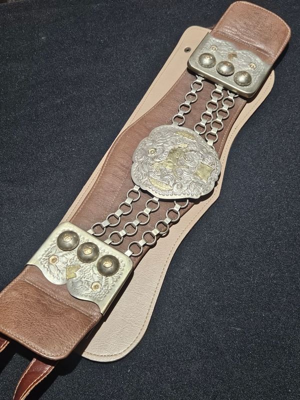 Rastra de Cuero con Apliques de Plata y Oro Estilo Gaucho
