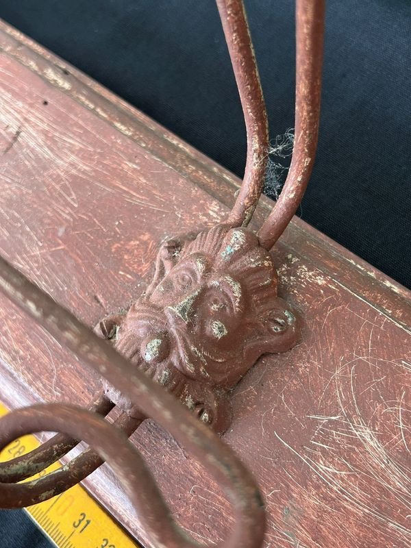 Antiguo perchero hierro y madera para decoración - imagen 2