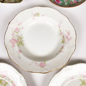 Lote de 5 Platos de Loza Estilo Canton y Noritake con Decoración Floral - imagen 3