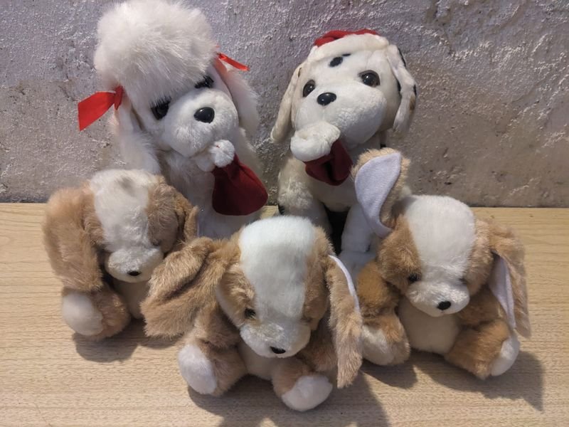Peluches coloreados y divertidos