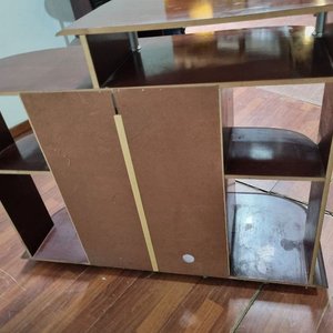 L 996 - Moderno escritorio para computadora en tono caoba, con diseño práctico para organizar su espacio (Medidas 114x45x89cm) - imagen 4