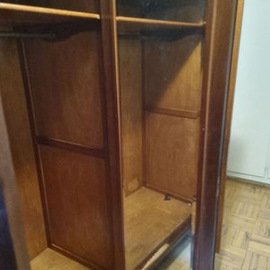 Importante Roper de Madera Lustrada con Espejos y Cajonera - imagen 7