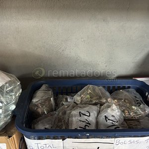 Lote siguiente: Lote de Tornillos y Fijaciones Varias