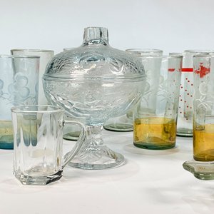 Lote de 20 piezas de vidrio: Vasos Pepsi, bombonera, copetinero, jarra y rallador - imagen 3