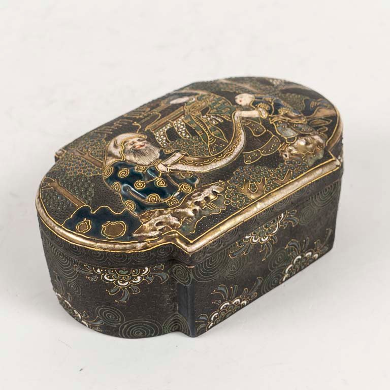 Lote anterior: Alhajero loza japonesa de Satsuma antigua con figuras en relieve