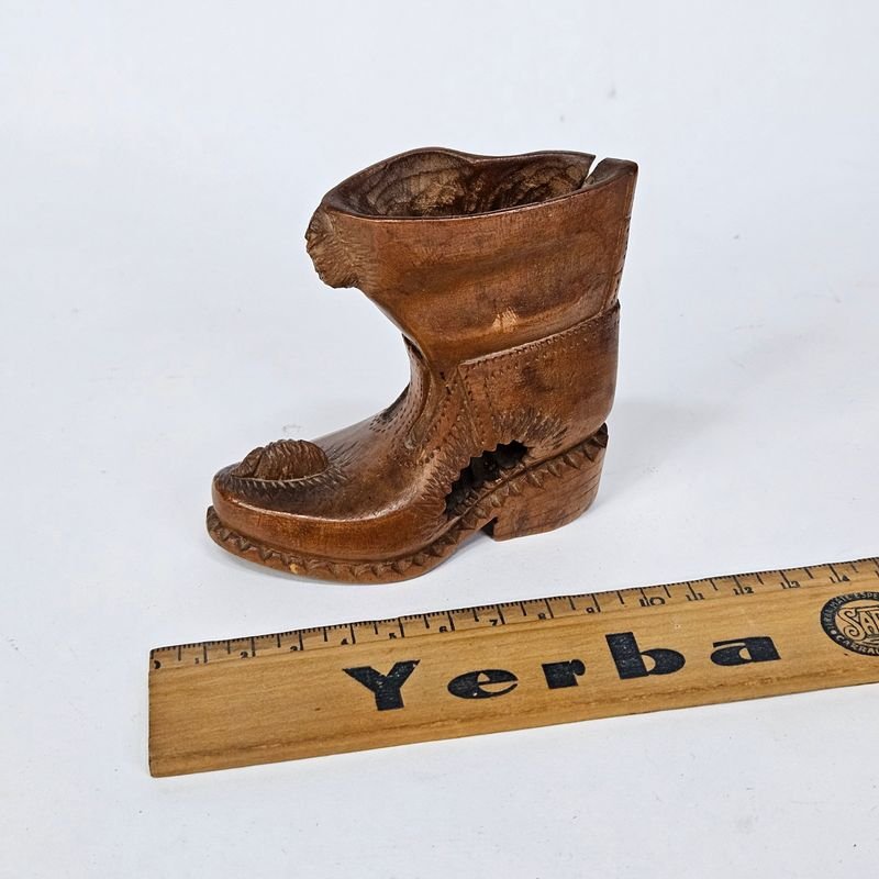 Lote anterior: Destapador artesanal en madera con forma de bota