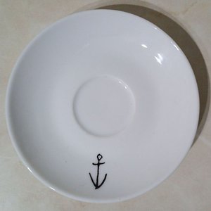 Lote siguiente: Platillo de Porcelana Blanco Café El Chaná con Ancla de Joaquín Torres García