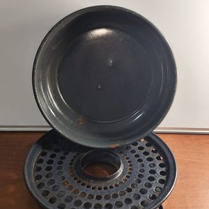 Lote siguiente: Horno Esmaltado Redondo con Tapa y Base Perforada