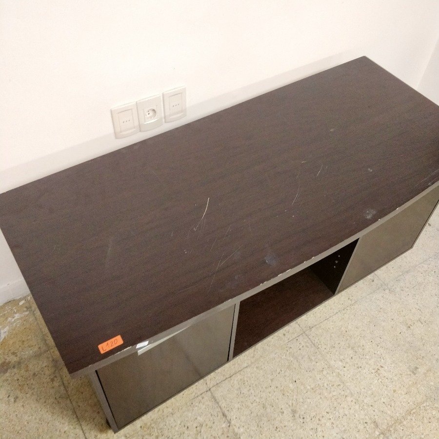 Rack en MDF con dos puertas y compartimentos interiores - imagen 6