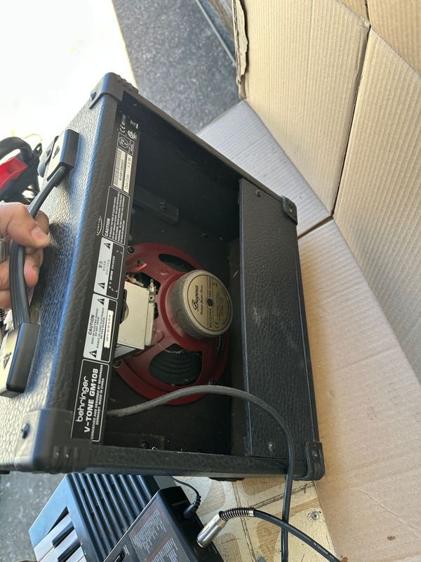 Amplificador de bajo Behringer en buen estado - imagen 2