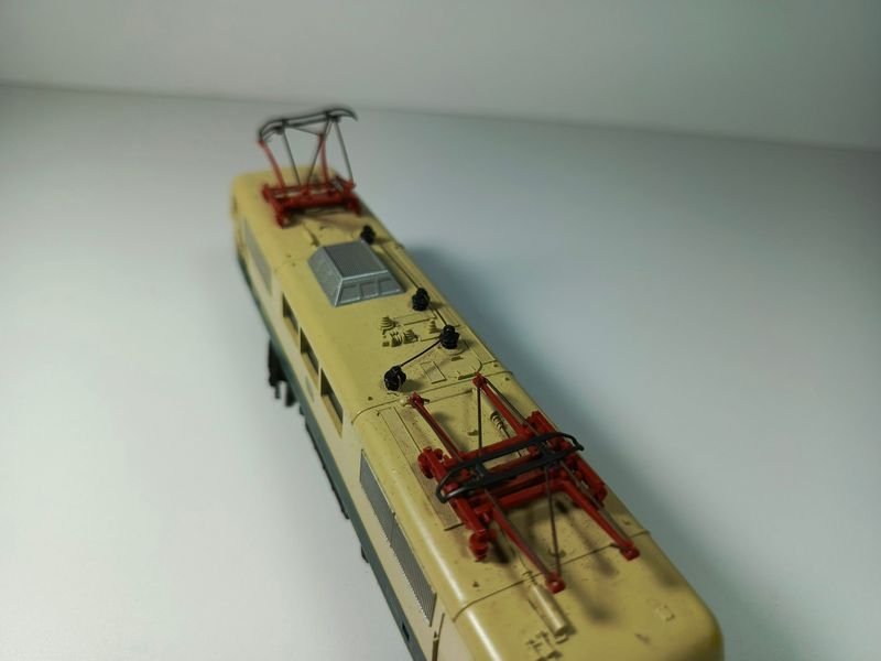 Locomotora motorizada DB 111 004-8 a escala HO1:87 - imagen 2