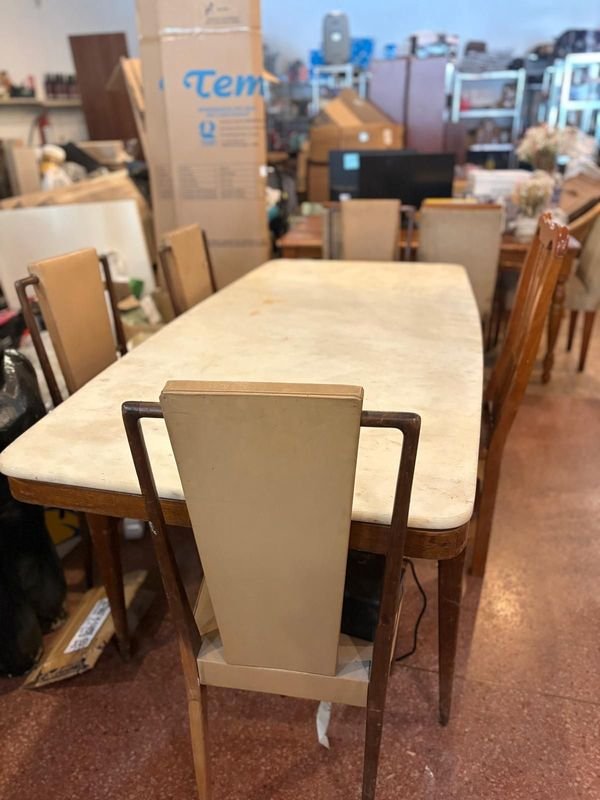 Juego de comedor de madera y marmol con 5 sillas