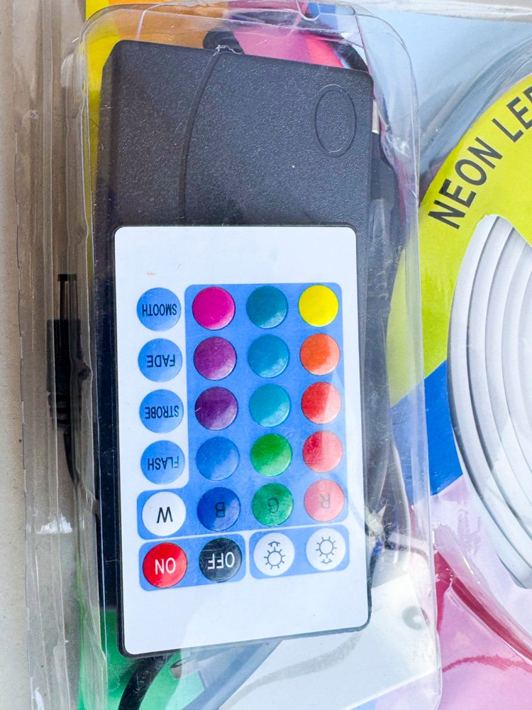 Pistola y mercadería con averías - imagen 4