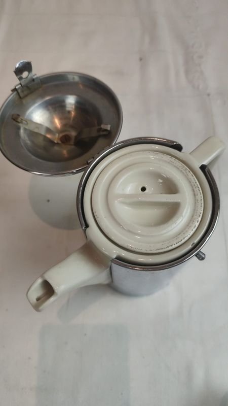 Azucarera y Tetera de Porcelana Alemana con Camisa en Metal para Picnic - imagen 6