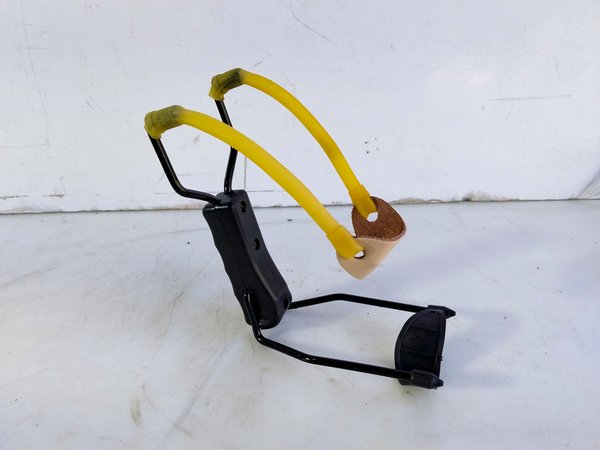 Set de 2 Resorteras Profesionales con Gomas Elásticas Amarillas - imagen 1