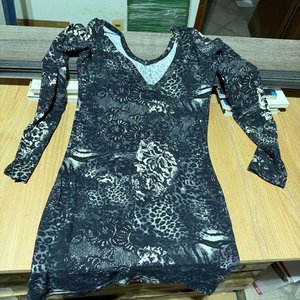 Lote anterior: Vestido Negro con Estampado Animal y Floral