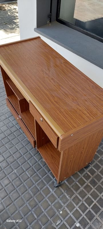 Escritorio en buen estado, mesa de trabajo con estantería y cajones - imagen 5