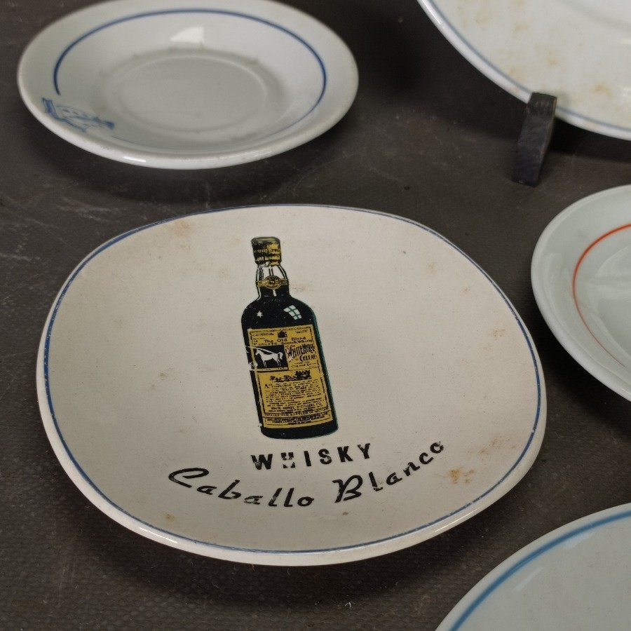 Platos de cerámica con publicidad de Whisky White Horse, Banco de Galicia y LAP - imagen 4