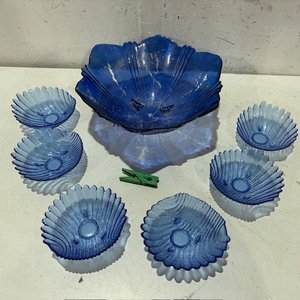 Lote siguiente: Juego de 7 Compoteras de Vidrio Azul Estilo Art Decó
