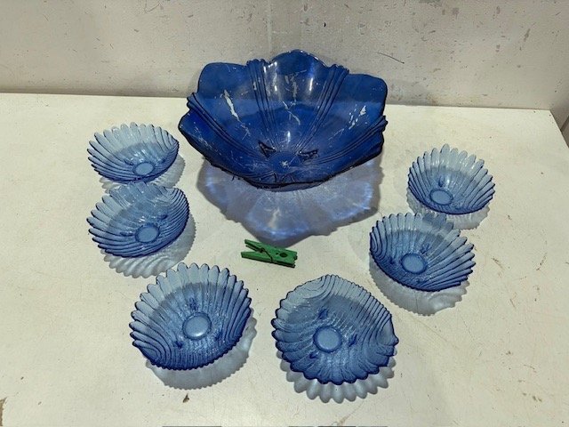 Juego de 7 Compoteras de Vidrio Azul Estilo Art Decó