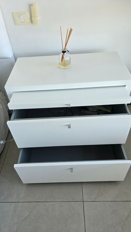 Mesa de luz con 2 cajones y bandeja, laqueado blanco - imagen 2
