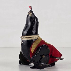 Antiguo Juguete de Lata Japonés: Foca Mecánica con Capa Roja - imagen 2