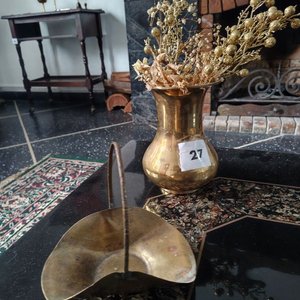 Jarrón y Canasto de Bronce con Adornos Secos - imagen 5