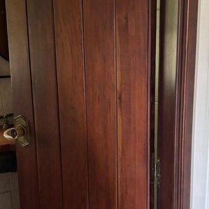 Lote de 7 Hojas de Puerta Interiores de Cedro con Herrajes de Bronce - imagen 3