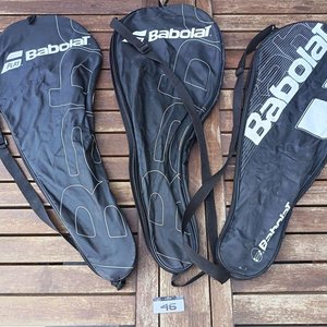 Tres fundas para raquetas de tenis marca Babolat con cierres y correas; usadas, con señales de uso. - imagen 2