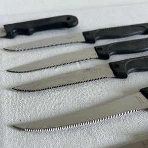 Lote de 16 Cuchillos con Mangos Negros y Marfil - imagen 4