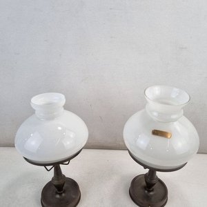 Par de Lámparas de Mesa Rústicas con Pantallas de Vidrio Opalino - imagen 3