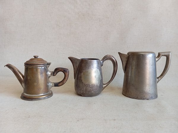 Lote de tres jarritas de metal sellables - imagen 3