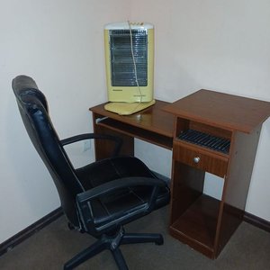 Lote siguiente: Escritorio, Silla de Oficina y Estufa Eléctrica