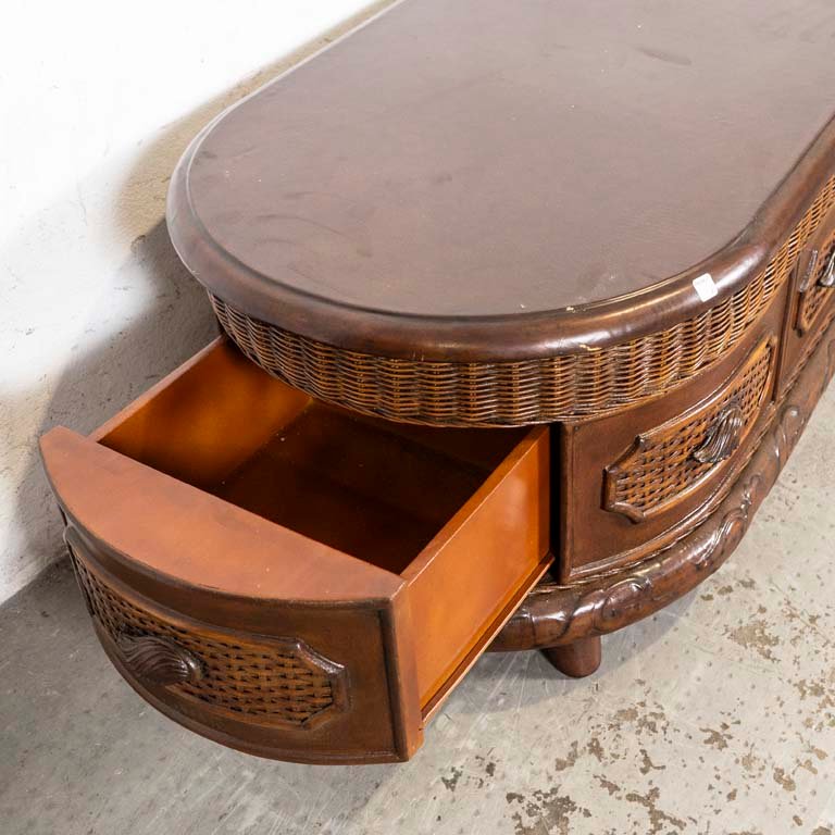Mesa de living oval con detalles en madera y ratán - imagen 2