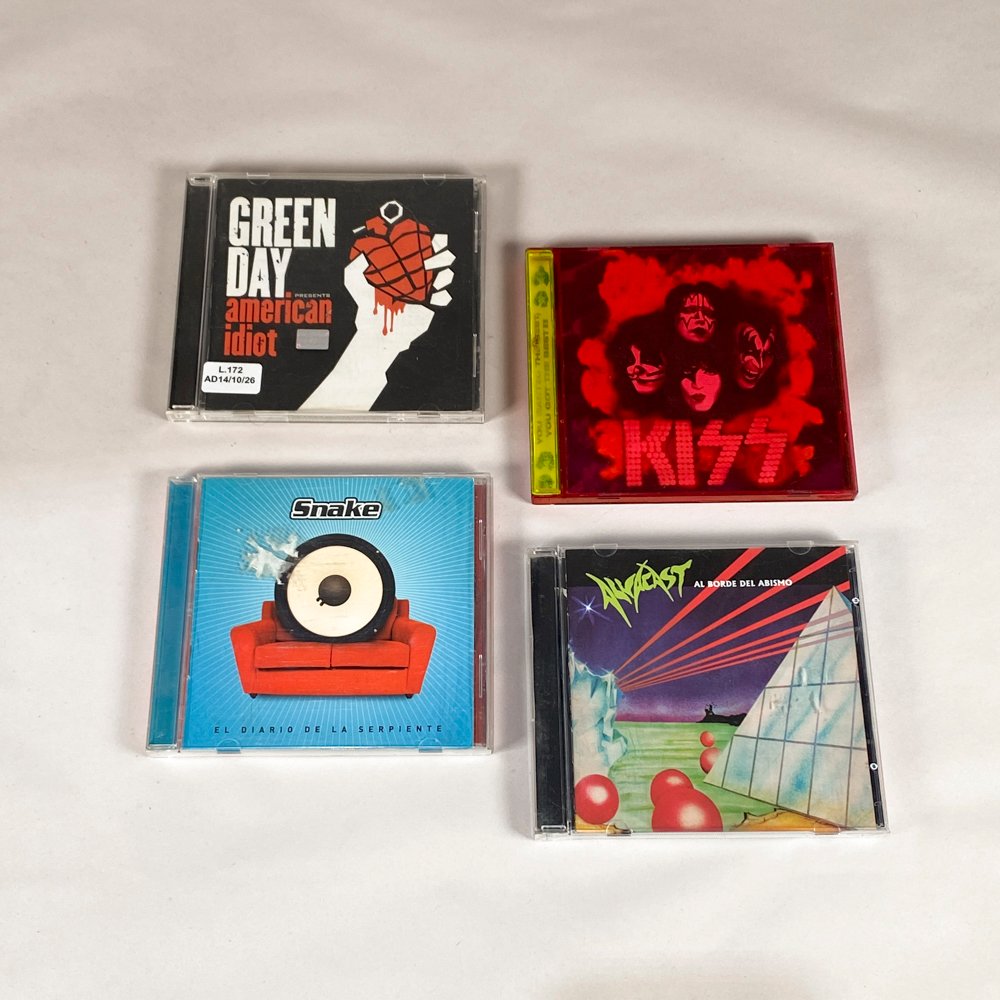 Cuatro CDs de Música Originales: Green Day, Kiss, Snake y Albacast