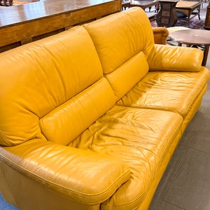 Lote anterior: Sofá de Cuero Amarillo Estilo Moderno
