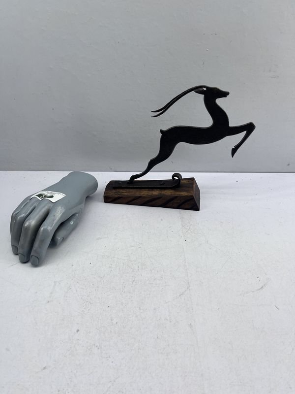 Adorno de Ciervo en Hierro y Madera