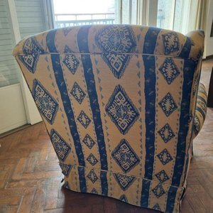 Importante Sillón Berger Tapizado Geométrico Azul y Beige - imagen 4