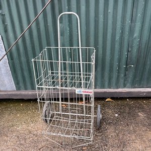 Lote siguiente: Carrito de Compras Metálico Plegable