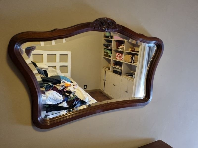 Espejo Antiguo de Pared Luis XV con Talla Floral en Madera