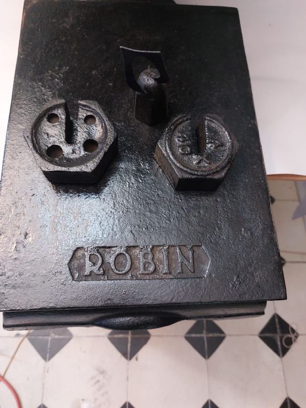 Balanza antigua de metal en perfectas condiciones - imagen 3